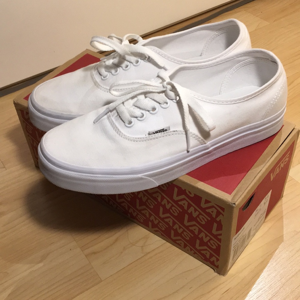 White Vans Authentic *M 7.5 W 9.0* (LIGHTLY WORN)